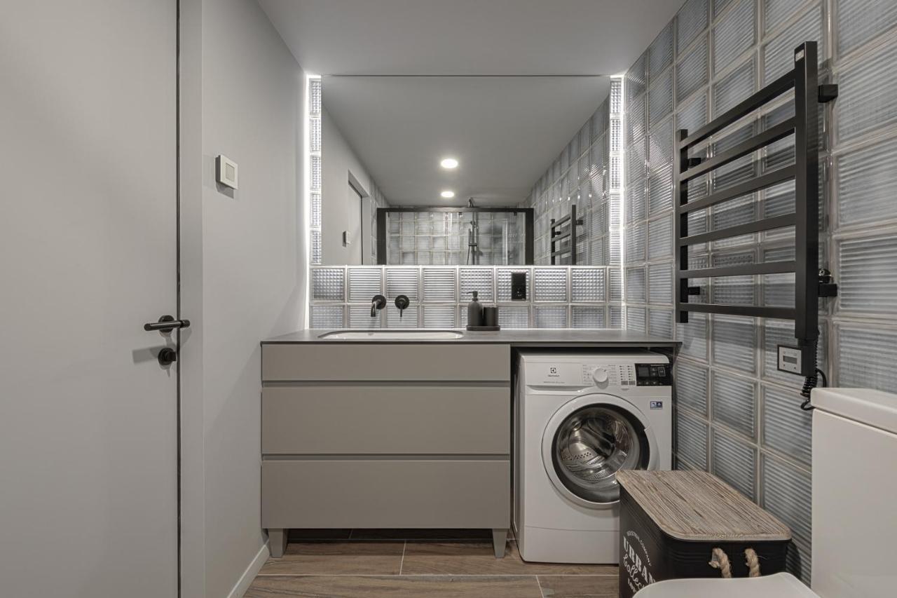 Ivis House Modern Apartment In Vilnius Old Town With Balcony Ngoại thất bức ảnh